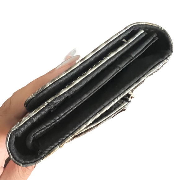 NWT Kathy Van Zeeland Silver Patent Croc Wallet - Picture 2 of 7